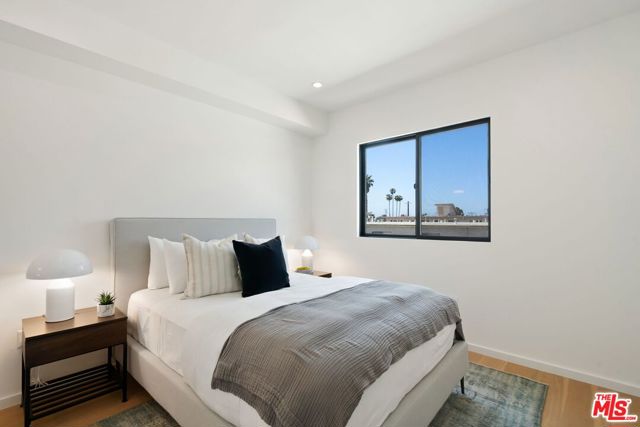 3807 S Verona Court, Los Angeles CA: https://media.crmls.org/mediaz/71191371-810d-4d8a-aa25-217093d708f1.jpg