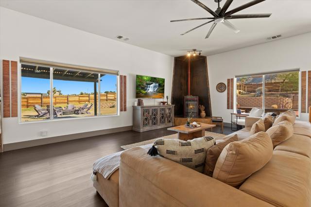 60377 Pueblo Trail, Joshua Tree CA: https://media.crmls.org/mediaz/71195076-0339-4389-a0a0-d79780e8a41b.jpg