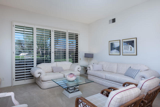 9 Wake Forest Court, Rancho Mirage CA: https://media.crmls.org/mediaz/7119b357-bb32-45e6-be7a-3995f6d64448.jpg