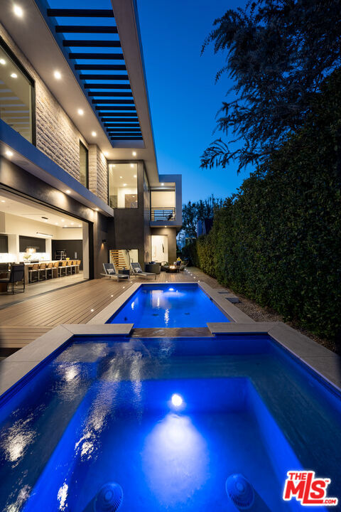 8356 W 4th Street, Los Angeles CA: https://media.crmls.org/mediaz/711a15e9-f370-43ed-9dc2-9eb278c5b2a0.jpg