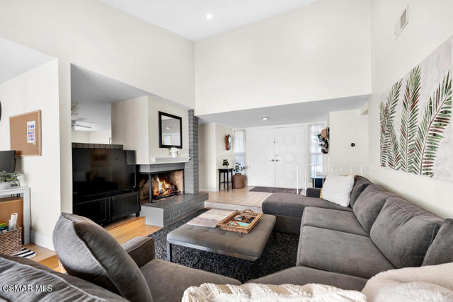 30 S Ellis Place, Newbury Park CA: https://media.crmls.org/mediaz/711a22a9-c56b-47f4-a101-77d9cd77f261.jpg