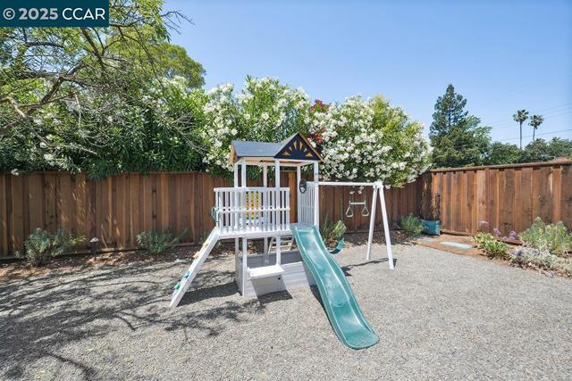 3108 Del Oceano Dr, Lafayette CA: https://media.crmls.org/mediaz/711a57b4-5e77-4343-ae0e-bc62aa6f6751.jpg