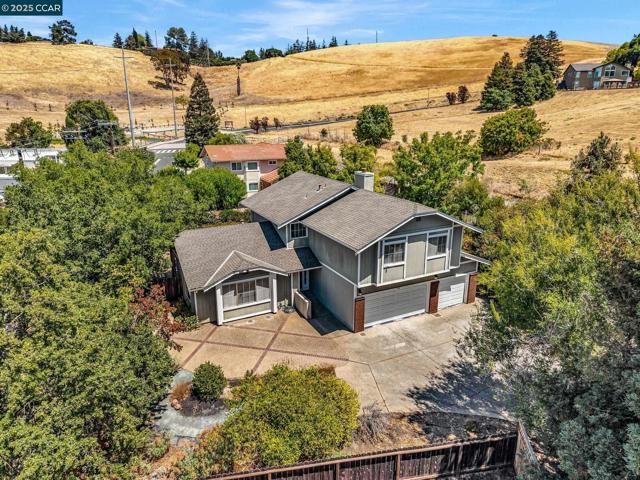 3060 San Miguel Ct, Concord CA: https://media.crmls.org/mediaz/711a8db3-5852-42e8-a18e-fb902cc7d278.jpg