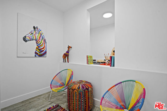 5549 Onacrest Drive, Los Angeles CA: https://media.crmls.org/mediaz/711aa4f8-5a14-4bca-9a62-4f0d8486bb51.jpg