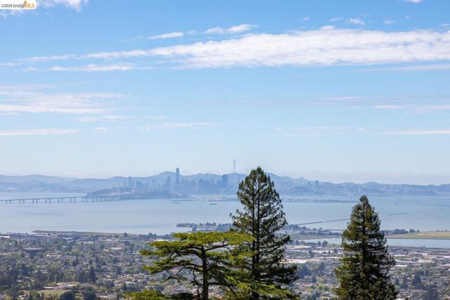 636 Euclid Ave, Berkeley CA: https://media.crmls.org/mediaz/711aa73e-09e2-4015-80aa-dc88f4ff533f.jpg