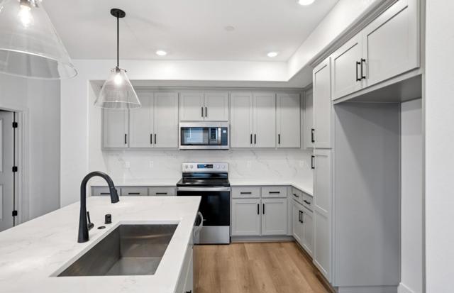 Image 28 of 46 For 671 Lindendale Court 168-18 Pla