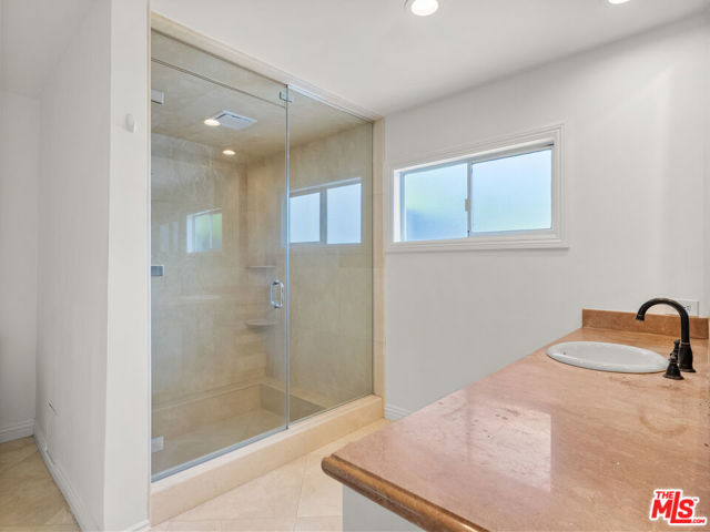 9606 Arby Drive, Beverly Hills CA: https://media.crmls.org/mediaz/711ac461-6e24-4a1f-8cc5-53dee1bdef55.jpg
