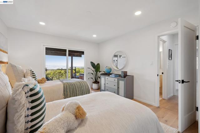 6801 ARMOUR DRIVE, Oakland CA: https://media.crmls.org/mediaz/711afe70-4820-4018-a3d5-2ecb127f82af.jpg