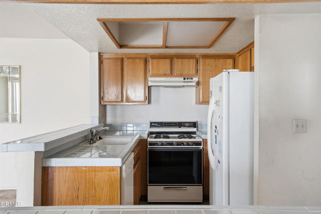 823 Earlham Street, Pasadena CA: https://media.crmls.org/mediaz/711b0ff3-02ce-4e53-8c1e-975ef766d25e.jpg