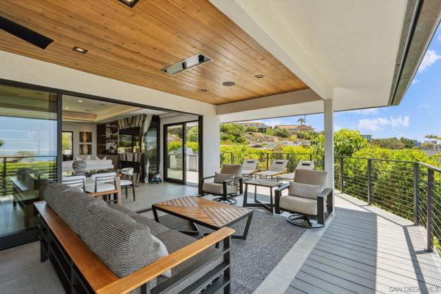 5560 Moonlight Lane, La Jolla CA: https://media.crmls.org/mediaz/711b1ec5-acfa-405e-a182-70ebcdf6d0ac.jpg