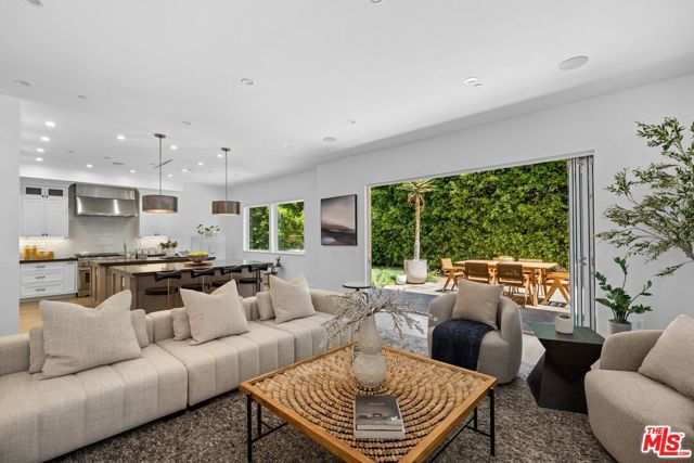 2590 Amherst Avenue, Los Angeles CA: https://media.crmls.org/mediaz/711b532a-1a4d-43c5-8b8a-71be17987e42.jpg