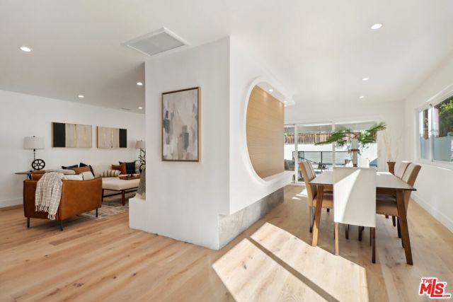 4656 Greenbush Avenue, Sherman Oaks CA: https://media.crmls.org/mediaz/711b6b07-4482-4750-8a3e-1658b039cc15.jpg