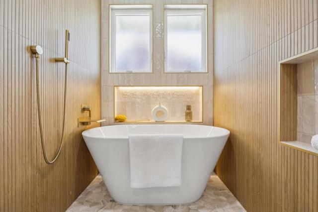 3706 Laurel Way, Redwood City CA: https://media.crmls.org/mediaz/711ba807-d9ff-4198-910a-5cc5b22a9bfc.jpg