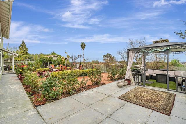 Image 7 of 55 For 370 Appian Way