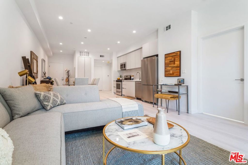 1827 Midvale Avenue #204