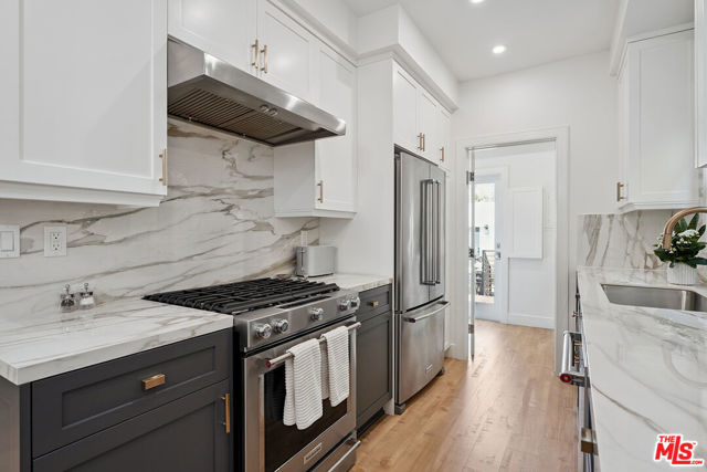 1033 N La Jolla Avenue, West Hollywood CA: https://media.crmls.org/mediaz/711d1758-42d9-4945-84e0-39e4dfd7dc02.jpg