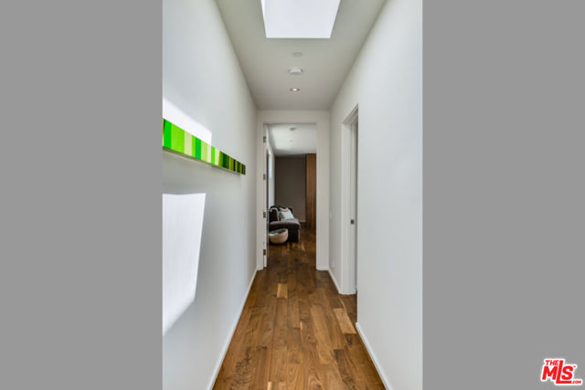 848 Milwood Avenue, Venice CA: https://media.crmls.org/mediaz/711d27db-ffa9-404f-ba6e-1328337371cd.jpg
