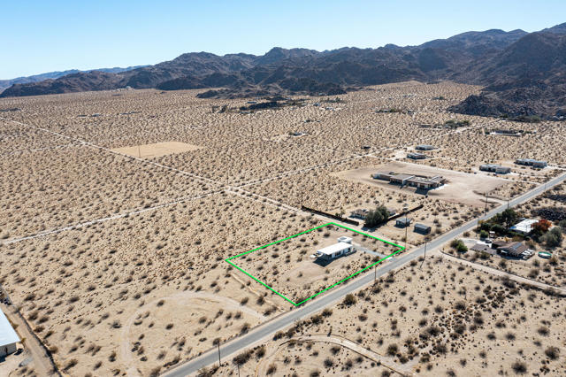 66050 Cottonwood Drive, Joshua Tree CA: https://media.crmls.org/mediaz/711d2bdf-5c24-456f-aed0-e1eab38b066e.jpg