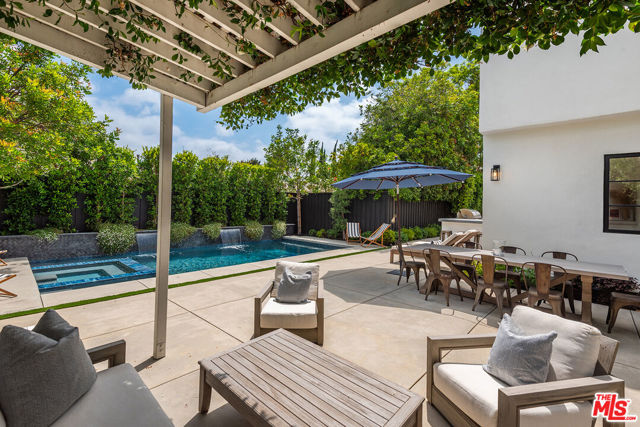 14226 Chandler Boulevard, Sherman Oaks CA: https://media.crmls.org/mediaz/711d6345-358d-40cb-b2f2-8daaa42f0128.jpg