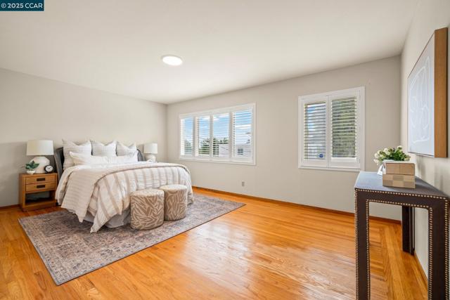 1232 E 20Th St, Oakland CA: https://media.crmls.org/mediaz/711daf72-1364-4be2-9291-4d73a62f62af.jpg