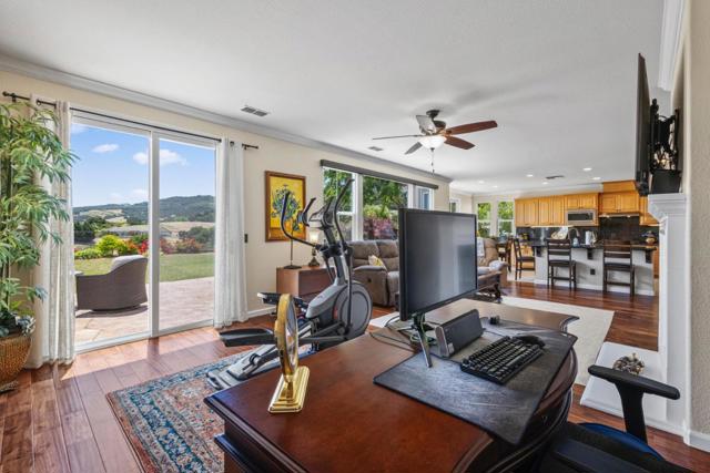 531 Via Vaquero Sur, San Juan Bautista CA: https://media.crmls.org/mediaz/711de0fc-cc14-41a7-9045-f222acca2295.jpg