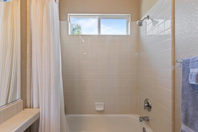 6454 Green Castle Cir, Discovery Bay CA: https://media.crmls.org/mediaz/711e3308-8d6f-49ef-b725-379fb166c9ba.jpg