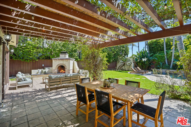 13164 Magnolia Boulevard photo 4