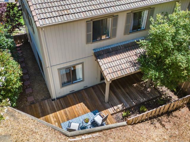 9 Moraine Court, Hercules CA: https://media.crmls.org/mediaz/711e9347-cfe3-4d21-99fc-dee42c7a8aba.jpg