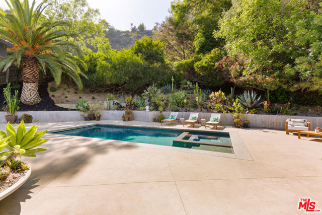 9991 Liebe Drive, Beverly Hills CA: https://media.crmls.org/mediaz/711ed6d6-71ac-44cb-a0de-d29bfe419345.jpg