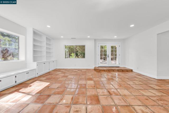 205 Castle Hill Ranch Rd, Walnut Creek CA: https://media.crmls.org/mediaz/711f001e-9aab-413d-8d36-970d634532fe.jpg