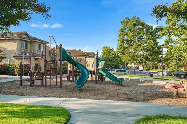 8749 Fairoaks Court, Rancho Cucamonga CA: https://media.crmls.org/mediaz/712057ed-3dd8-45f8-ab65-766346da7aad.jpg