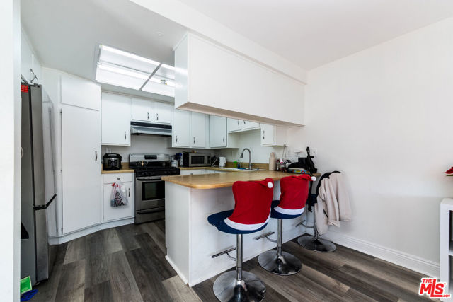 15214 S Raymond Avenue, Gardena CA: https://media.crmls.org/mediaz/71209e37-1aad-43fd-be6a-97be58323ce9.jpg