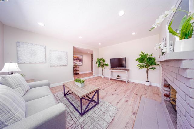 35459 Galen Pl, Fremont CA: https://media.crmls.org/mediaz/7120a7da-168d-4009-b84f-8bef01562908.jpg