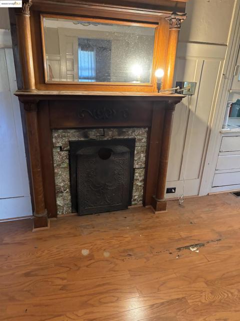 35 Randwick Ave, Oakland CA: https://media.crmls.org/mediaz/7120d3c1-369a-442b-8420-37d1ee60cac6.jpg