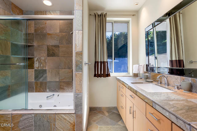 43850 Buckhorn Cove E Road, Little River CA: https://media.crmls.org/mediaz/7120f799-81b0-461f-a27a-084c43f175e8.jpg