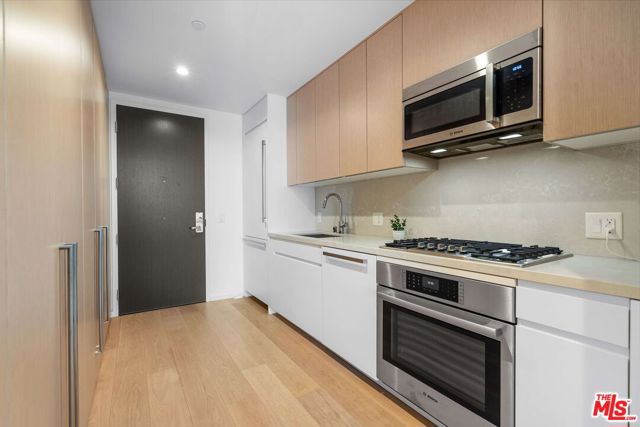 877 Francisco Street, Los Angeles CA: https://media.crmls.org/mediaz/712105d6-c503-455d-a9cd-03148a43e454.jpg