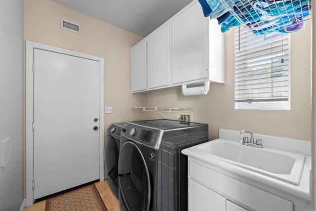 1312 Summer Ct, Vista CA: https://media.crmls.org/mediaz/7121a204-b7be-4fb3-8ef7-ab4b268ae09f.jpg