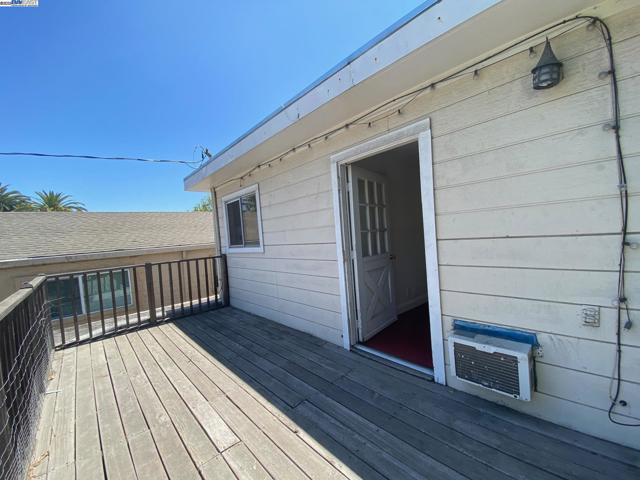 712 S 2Nd St, San Jose CA: https://media.crmls.org/mediaz/7121b7fd-f4c1-456f-bb74-e18e77832105.jpg