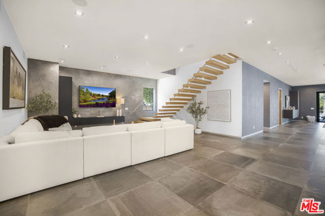 5304 Louise Avenue, Encino CA: https://media.crmls.org/mediaz/7121d90e-ca53-4073-958d-d622a477aeb1.jpg