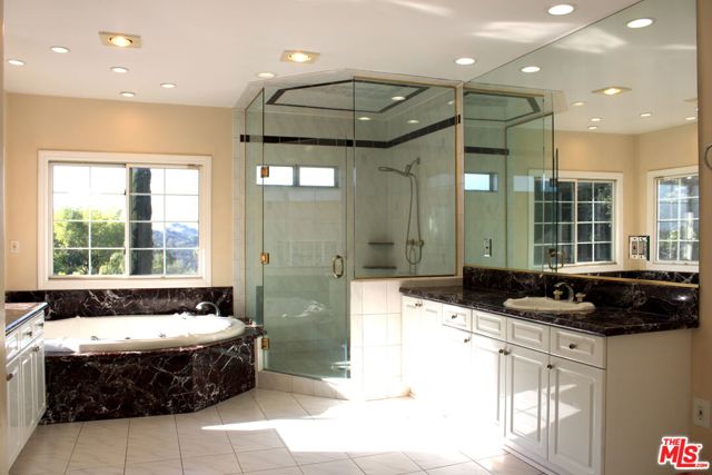 11502 Dona Teresa Drive, Studio City CA: https://media.crmls.org/mediaz/712267b6-e792-400c-a8be-1169b702c385.jpg