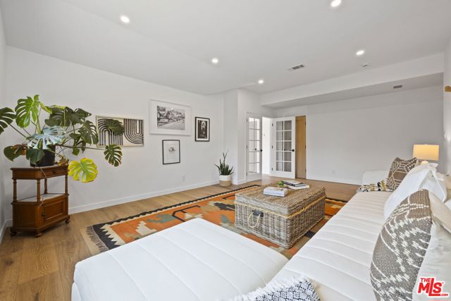 1131 Rancho Drive, Ojai CA: https://media.crmls.org/mediaz/71235c22-64ae-4d90-a7b6-b3b31edc39c5.jpg