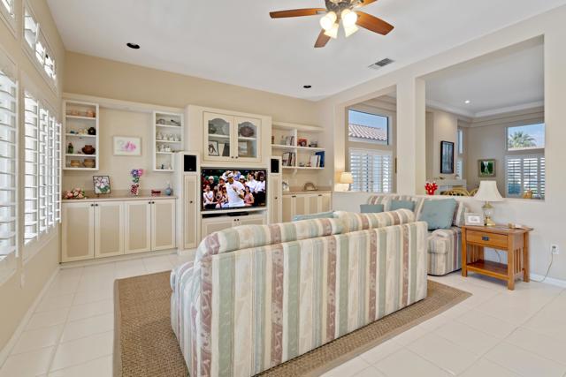78123 Foxbrook Lane, Palm Desert CA: https://media.crmls.org/mediaz/7123afc6-1b72-4b5e-967f-59b506820ef5.jpg