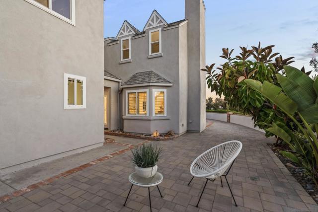 4503 Carnaby, Carlsbad CA: https://media.crmls.org/mediaz/7123cc01-a15f-4fcc-992b-9b04d5fca8c7.jpg