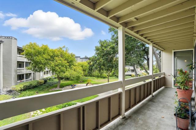 1171 Compass Lane, Foster City CA: https://media.crmls.org/mediaz/7123e4e9-2efb-4406-8ab3-7d4a1fac2a67.jpg