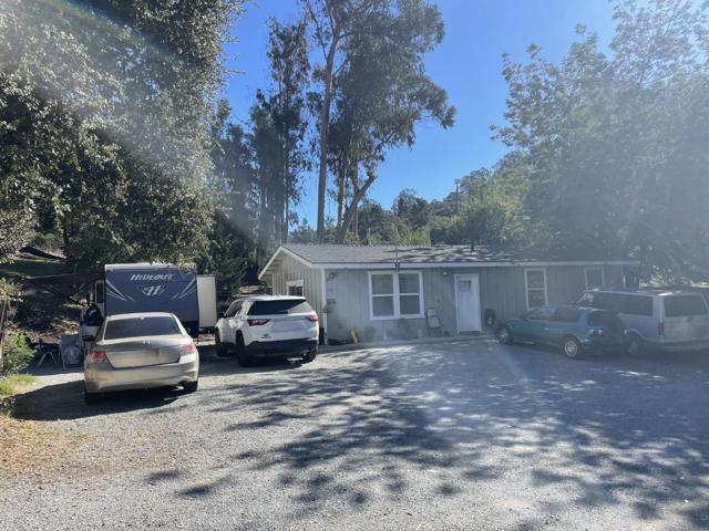 319 Echo Valley Road, Salinas CA: https://media.crmls.org/mediaz/7124a27e-03e5-4f38-85cc-1f3733987ae5.jpg