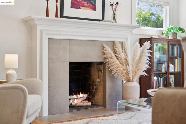 2732 Stuart St, Berkeley CA: https://media.crmls.org/mediaz/7124a8ea-b045-4390-9d5b-de11597e7aa8.jpg