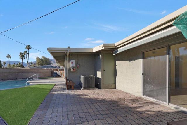 1617 E Paseo El Mirador, Palm Springs CA: https://media.crmls.org/mediaz/71250c13-2b40-4cc2-8ea1-c7a6b20ce46c.jpg