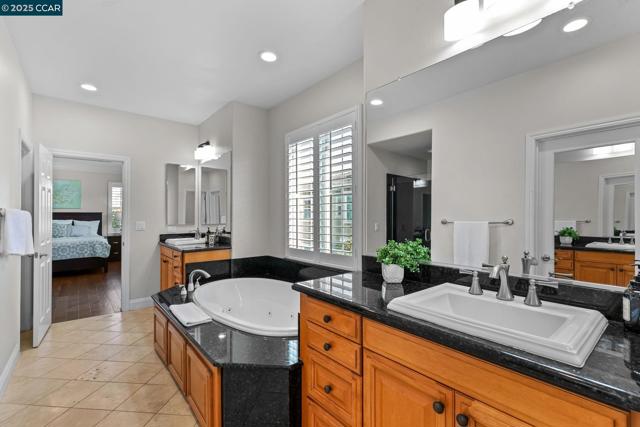 1656 Colchester St, Danville CA: https://media.crmls.org/mediaz/71259907-5f6e-4df8-856b-6011da55afcb.jpg