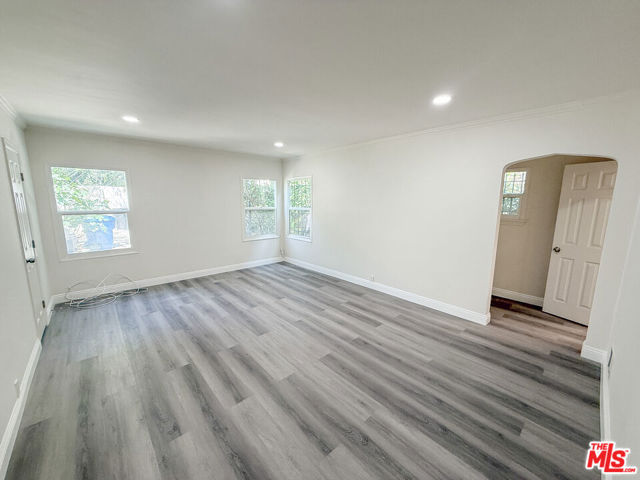 115 N Clark Drive, Beverly Hills CA: https://media.crmls.org/mediaz/7125fcd0-b930-47d4-b627-19e4ee4dd263.jpg