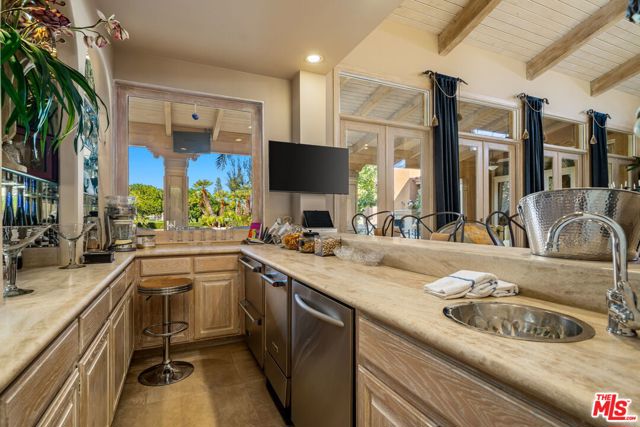 71150 N Thunderbird Terrace, Rancho Mirage CA: https://media.crmls.org/mediaz/7126a4c5-c299-4caa-9848-b1f50dd3618a.jpg